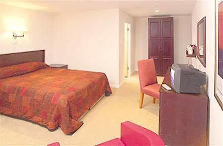 Hotel St Lawrence Luton  Exterior foto