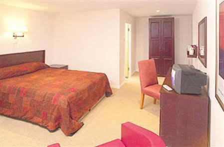 Hotel St Lawrence Luton  Exterior foto